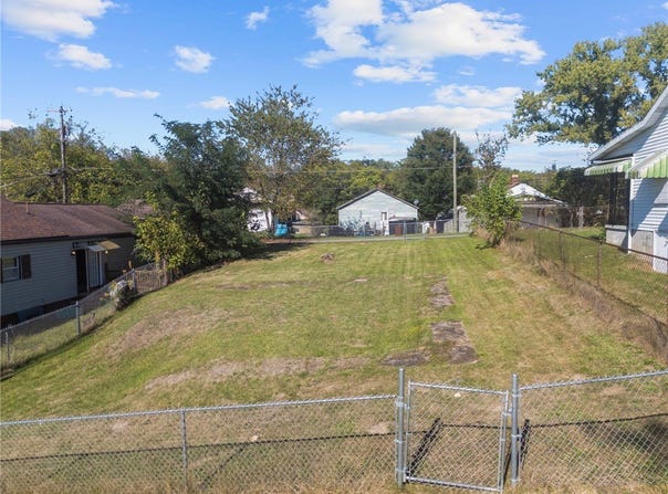 Pine St, Clarksville, PA 15322