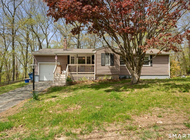 17 Ledgewood Drive, Ledyard, CT 06335