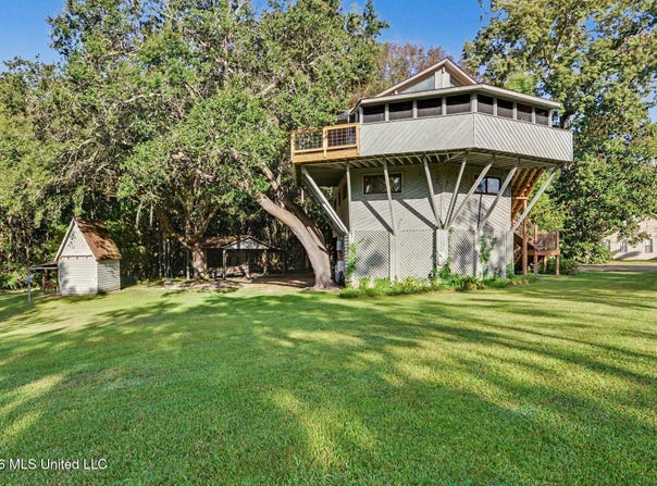 7417 Bluff Point Road, Gautier, MS 39553