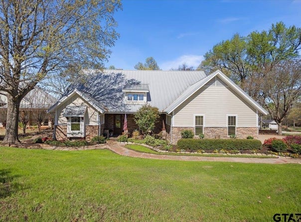 24050 Red Azalea Ln., Lindale, TX 75771