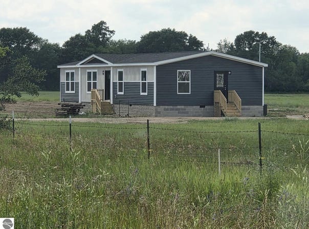 19068 W Yankee Road, Morley, MI 49336