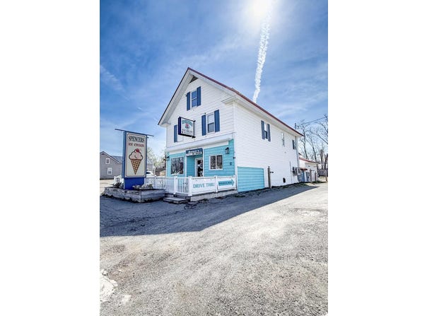 77 Main Street, Bradley, ME 04411