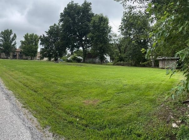 245 Sterling Drive, Moro, IL 62067