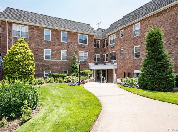 2 Fowler Avenue, Lynbrook, NY 11563