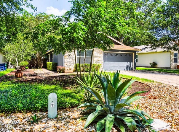 9616 Holly Springs Dr, Austin, TX 78748