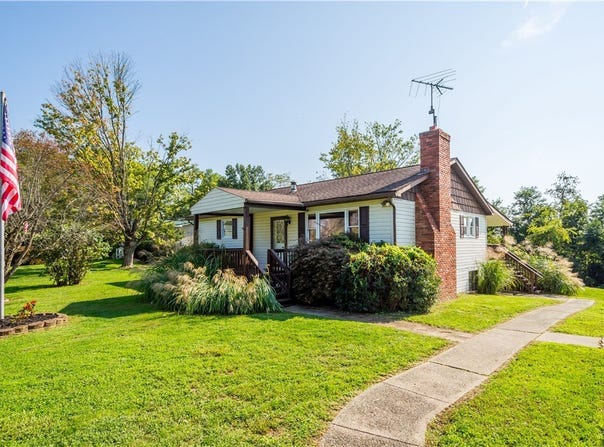 614 Mount Hope Ridge Rd, Independence, PA 15323