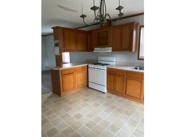 136 W 6th St, Coal Valley, IL 61240
