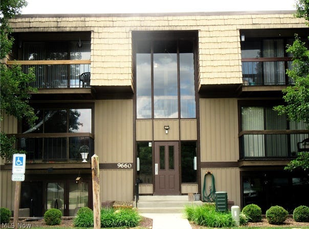 9660 Cove Drive, North Royalton, OH 44133