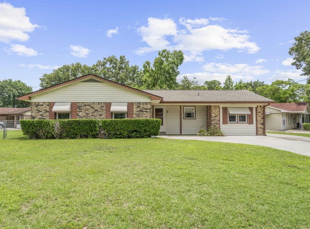 2 Elberton Avenue, Goose Creek, SC 29445