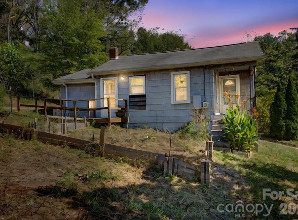 60 Riddle Road, Swannanoa, NC 28778