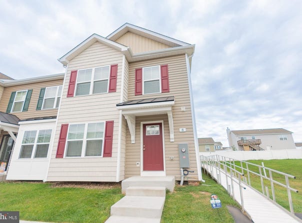 8 MOSES Drive, MARTINSBURG, WV 25405