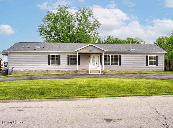 3411 Cedar Point Ln, La Grange, KY 40031