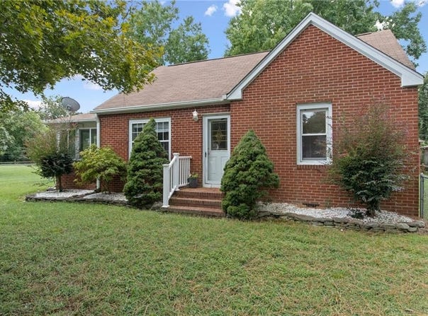 6092 Allmondsville Road, Gloucester, VA 23061