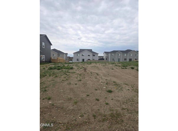 2729 29th Street West, Williston, ND 58801