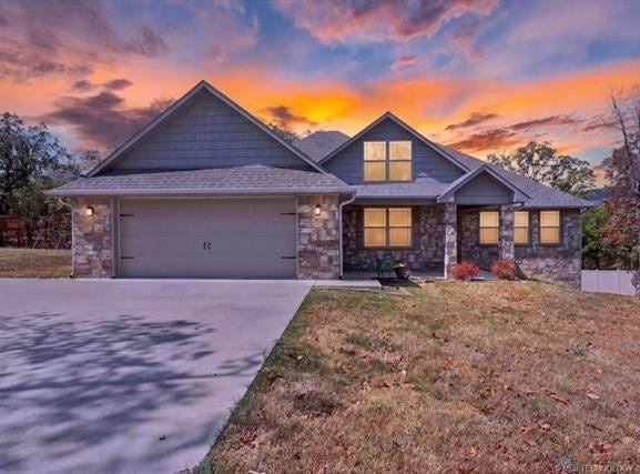 301 Eagle Crest, Poteau, OK 74953