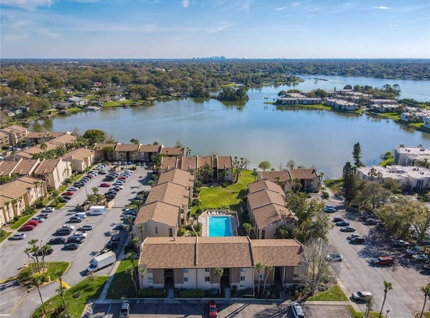 562 ORANGE Drive, ALTAMONTE SPRINGS, FL 32701