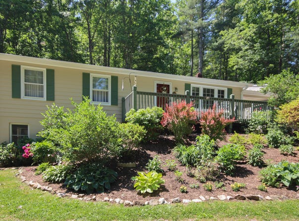 8465 Starlight Ln, Boones Mill, VA 24065