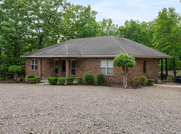 60 Highland Rd, Tumbling Shoals, AR 72581