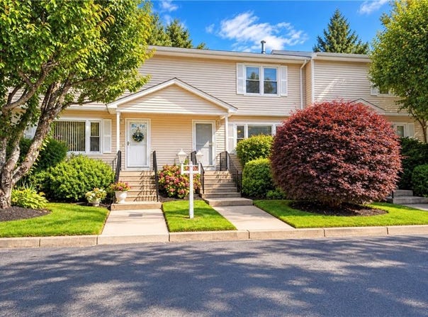 10 Bateman Avenue, Cranston, RI 02920