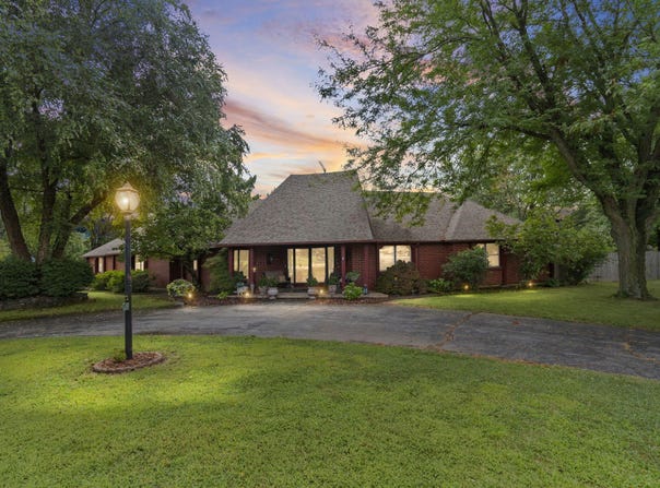 1900 E Arcadia Drive, Clinton, MO 64735