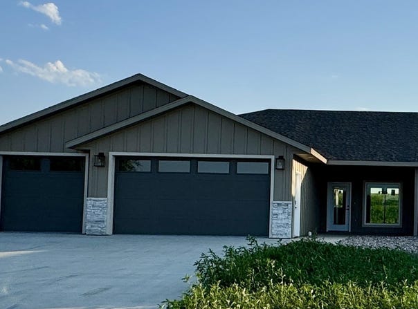 601 Mill Pond Rd, Rock Rapids, IA 51246
