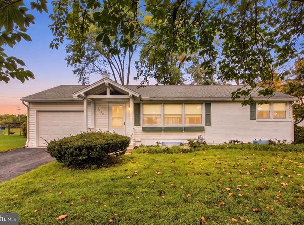 2409 CAMBRIDGE RD, YORK, PA 17402