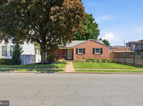 17 E THIRTEENTH Street, FREDERICK, MD 21701