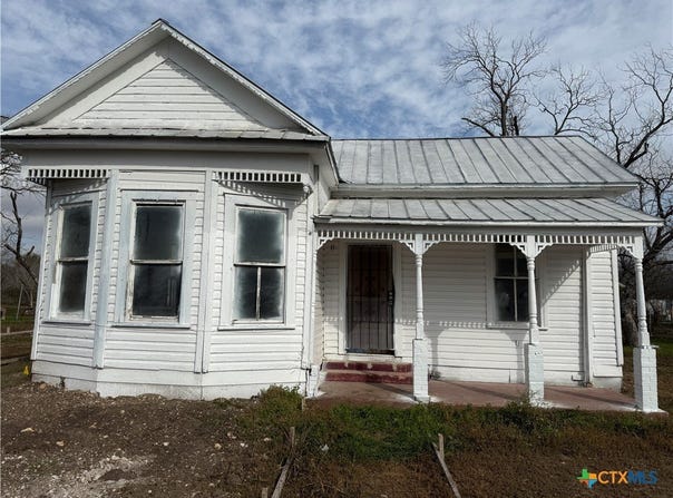 316 W Seideman Street, Seguin, TX 78155