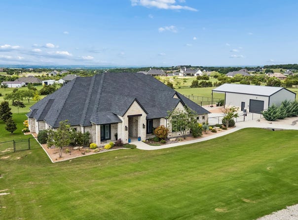 1025 High Point Street, Weatherford, TX 76087