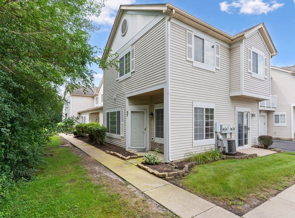 57 Braxton Lane, Aurora, IL 60504