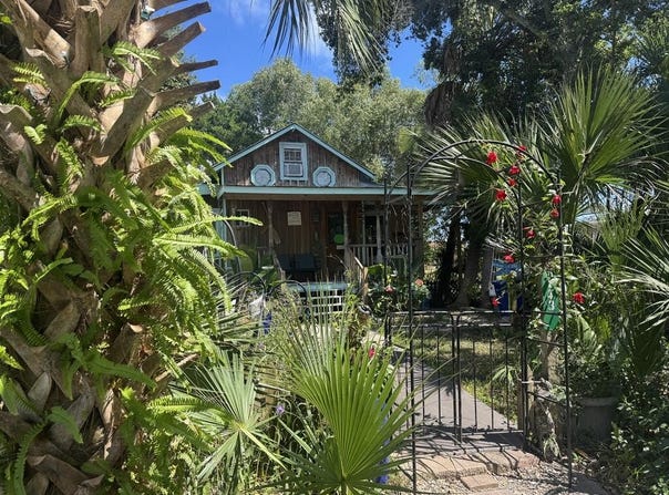 143 4th St, Apalachicola, FL 32320