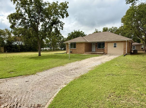 1013 N Campbell Ave, Beloit, KS 67420