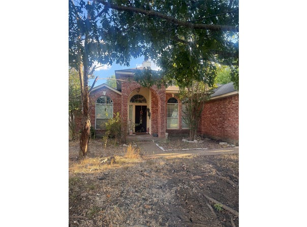 724 Pebble Creek Drive, Hewitt, TX 76643