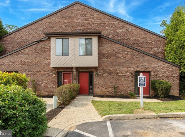 702 MOUNTAINVIEW Drive, CHESTERBROOK, PA 19087