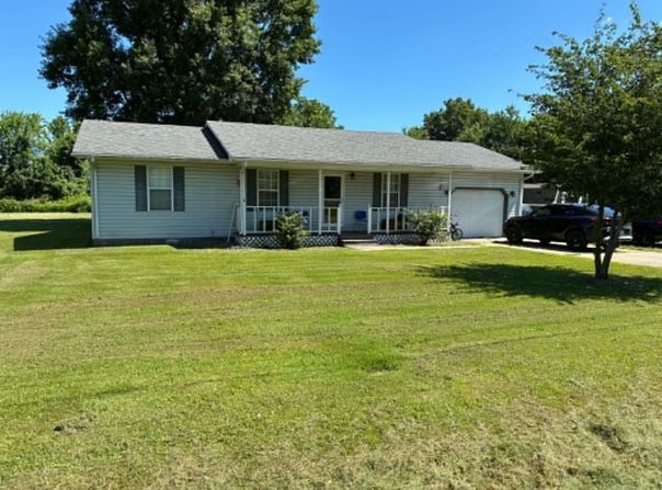 1000 Susan St, Dexter, MO 63841