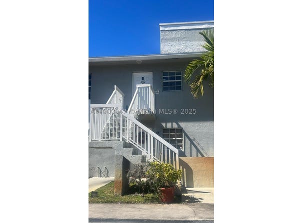 438 NE 210th Cir Ter, Miami, FL 33179