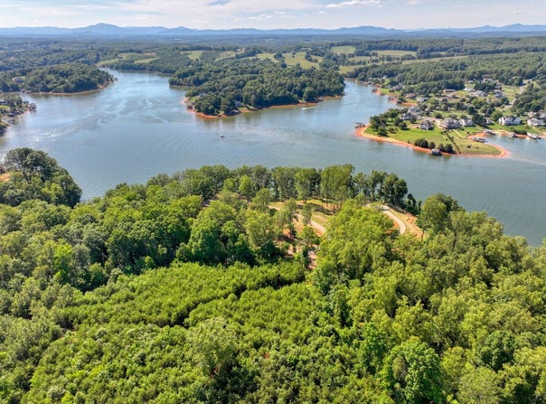Cliffs Dr, Union Hall, VA 24176