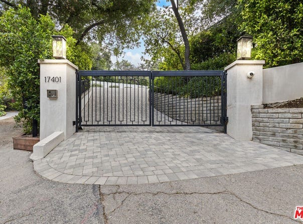 17401 Rancho St, Encino, CA 91316