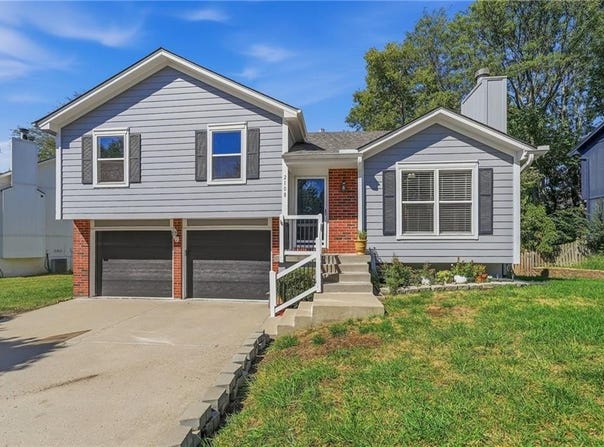 2108 SW STERLING Drive, Lee's Summit, MO 64081