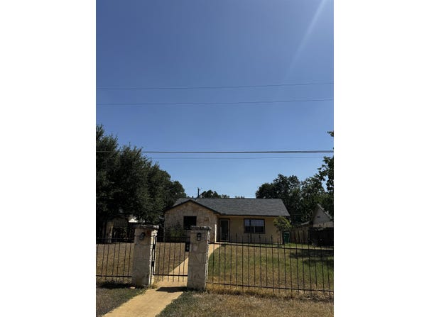 305 AVE R, Marble Falls, TX 78654-7634