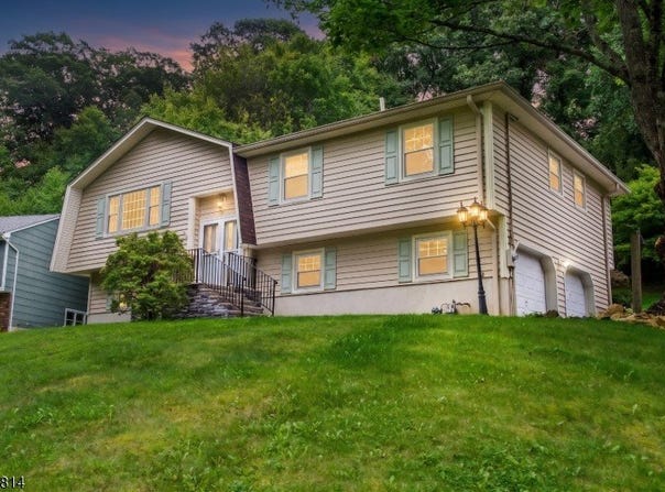 14 Seneca Trl, Randolph Twp., NJ 07869-3418