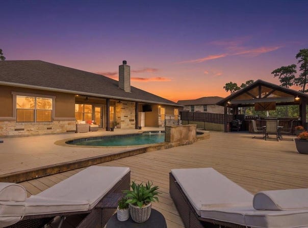 107 E Tanglebriar Ct, Bastrop, TX 78602