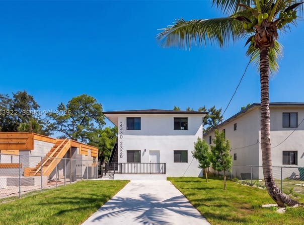 2328 NW 67th St, Miami, FL 33147