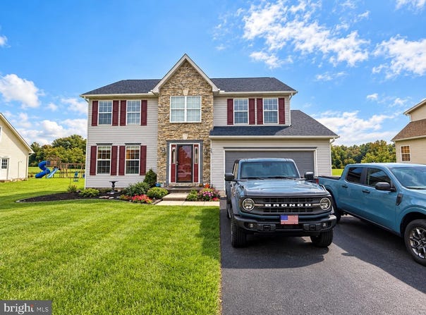 24 LOS ALAMITOS Circle, HANOVER, PA 17331
