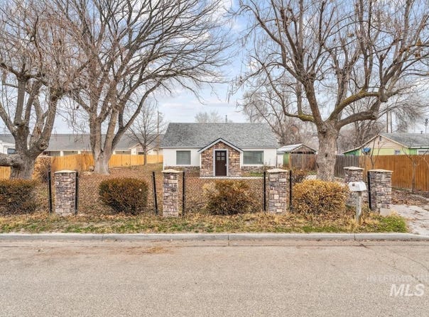 317 E Ithaca Street, Caldwell, ID 83605