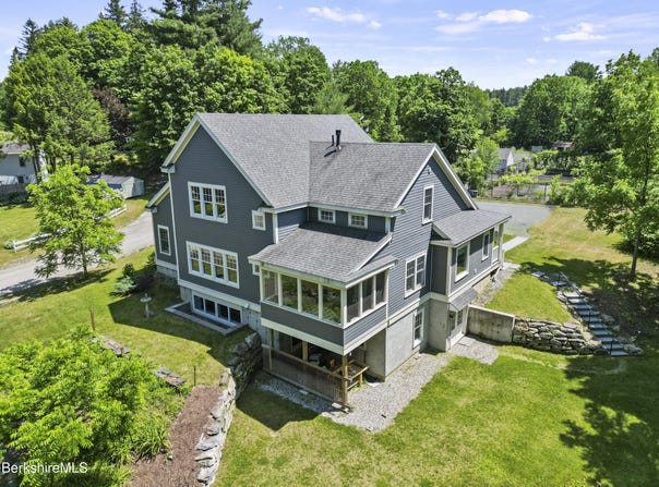 10 Sheffield Rd, Egremont, MA 01230
