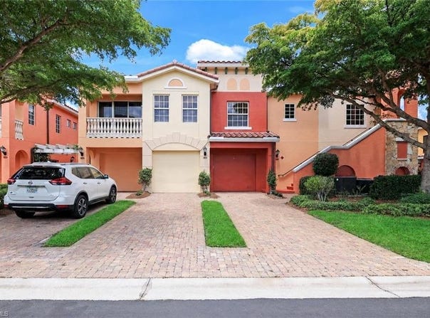 8721 Piazza Del Lago Cir, ESTERO, FL 33928