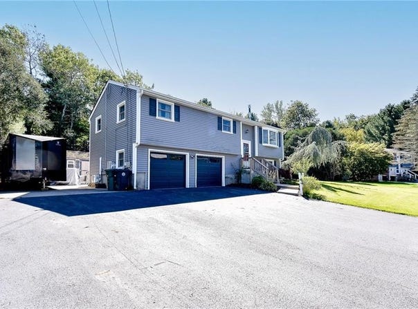 27 Longfellow Drive, Coventry, RI 02816