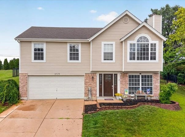 1873 Fox Pointe Drive, Arnold, MO 63010