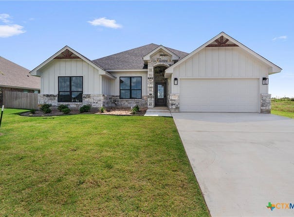1313 Red Rock Road, Hewitt, TX 76643